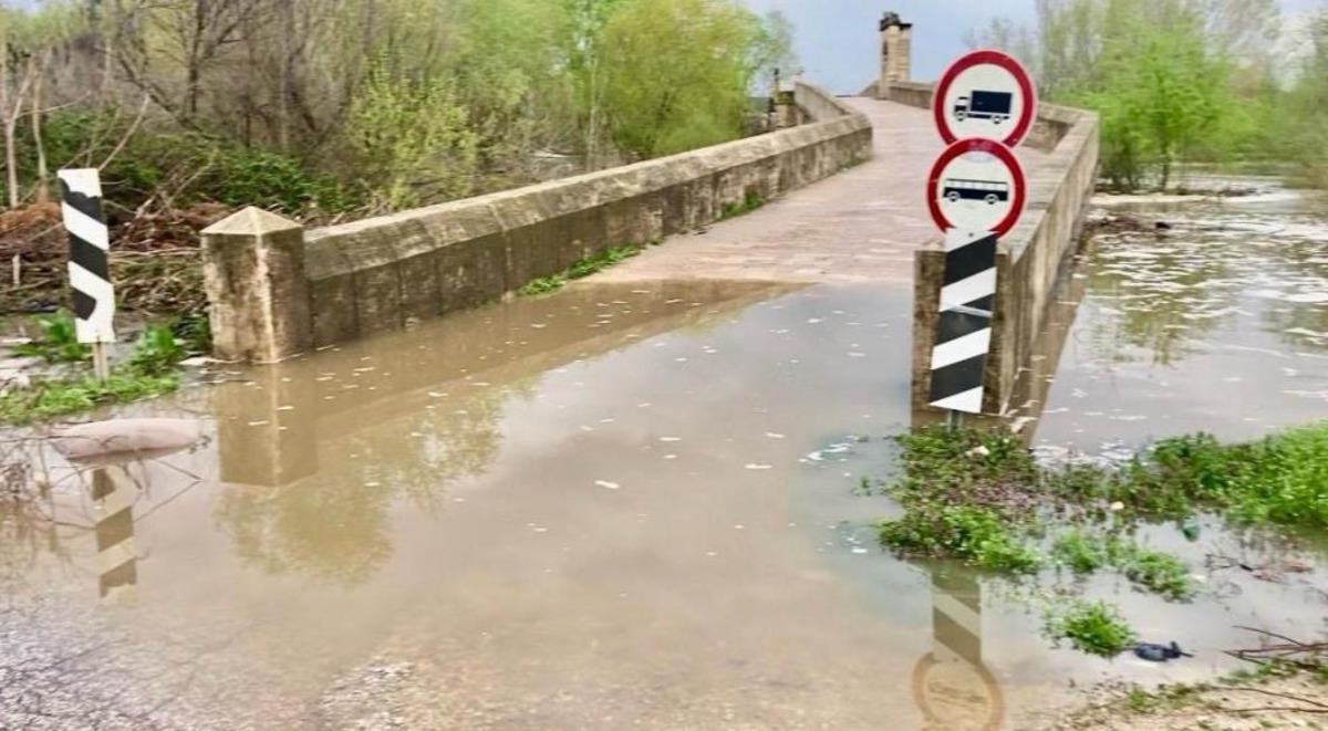 Edirne&rsquo;de Tunca Nehri taştı: Sara&ccedil;hane K&ouml;pr&uuml;s&uuml; trafiğe kapandı 1
