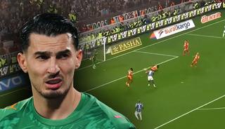 Uğurcan &Ccedil;akır'dan Trabzonspor ma&ccedil;ında k&ouml;t&uuml; rekor! Hen&uuml;z &uuml;&ccedil;&uuml;nc&uuml; dakikada bu sezon bir ilk yaşadı