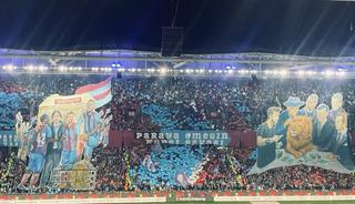 Trabzonspor'dan koreografi! "Paraya Karşı Emeğin Savaşı!"