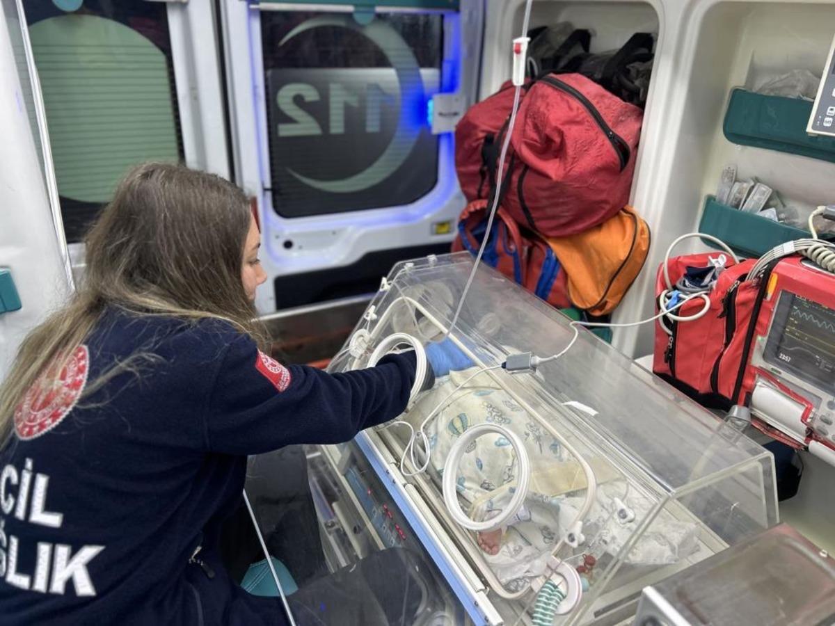 Çanakkale de 54 günlük bebek uçak ambulansla Ankara ya sevk edildi 2