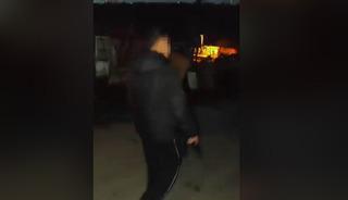 G&ouml;r&uuml;nt&uuml;ler sosyal medyada g&uuml;ndem oldu! İstanbul'da uzun namlulu silahla sokakta dolaşan şahıslar yakalandı