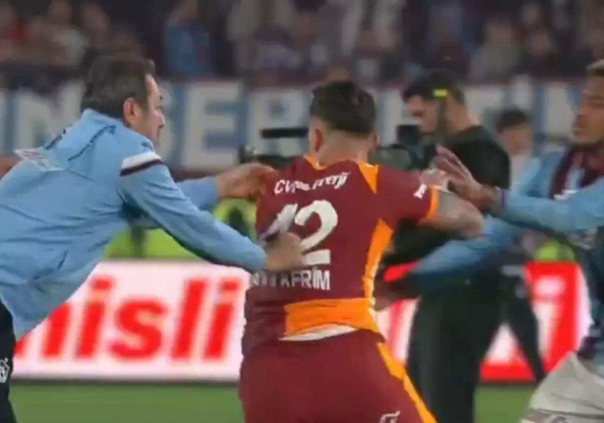 Derbi sonrası t&uuml;nel karıştı! Fatih Demirel i olayları kayda alan gazetecilere &ccedil;ok sert tepki g&ouml;sterdi 4