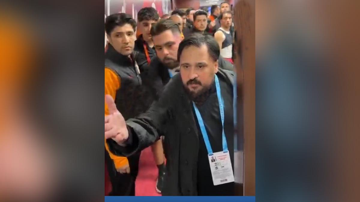 Derbi sonrası t&uuml;nel karıştı! Fatih Demirel i olayları kayda alan gazetecilere &ccedil;ok sert tepki g&ouml;sterdi 2