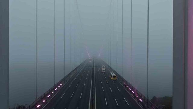 İstanbul Boğazı&rsquo;nda sis etkili oldu 1