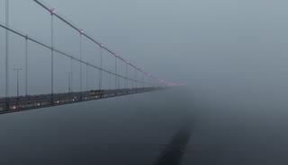 İstanbul Boğazı sisin i&ccedil;inde kayboldu!