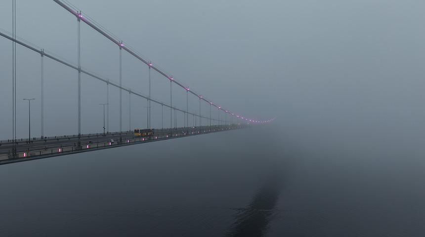 İstanbul Boğazı sisin i&ccedil;inde kayboldu!