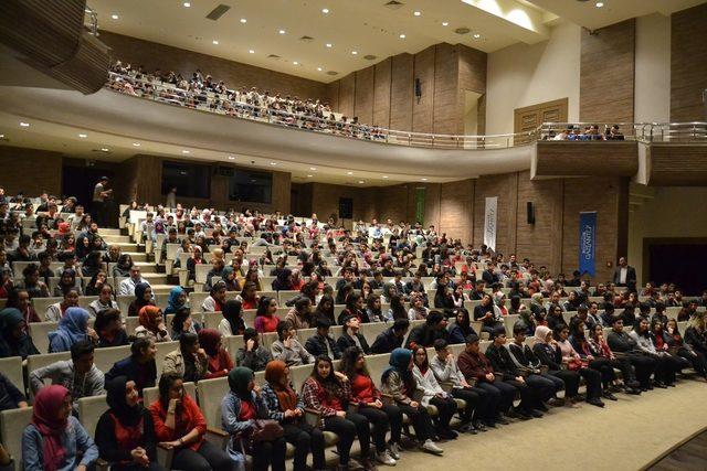 Madde bağımlılığının zararları tiyatro oyunuyla anlattı