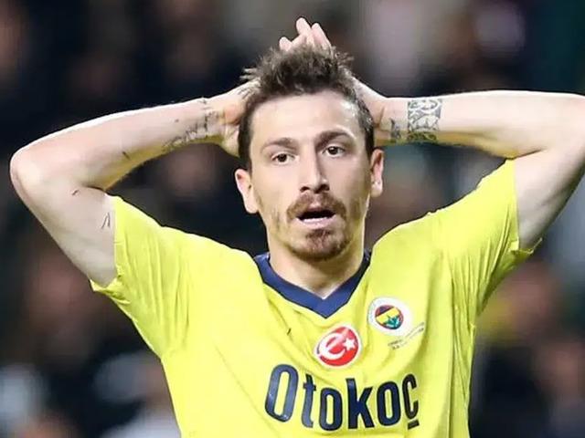 Fenerbah&ccedil;e taraftarını şoke eden Mert Hakan Yandaş haberi! Gece yarısı duyurdular