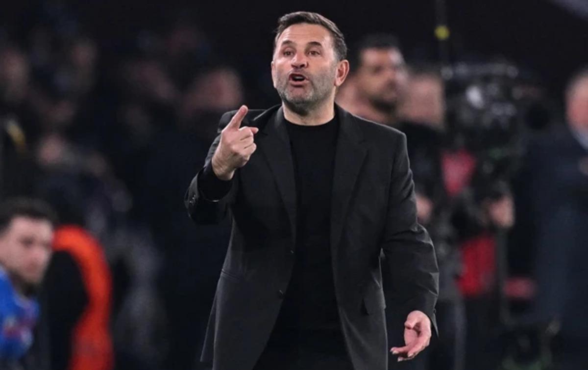 Basın toplantısında Okan Buruk a b&uuml;y&uuml;k şok! Teşekk&uuml;r edip masadan ayrıldı 1