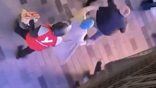 AVM'de tekme ve yumruklarla birbirine girdiler! İstiklal Caddesi’ni karıştıran kavgaya teyze yeğen birlikte girdi