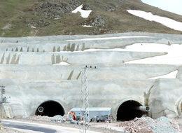 Eğribel Tüneli'nde ışığa 50 metre kaldı