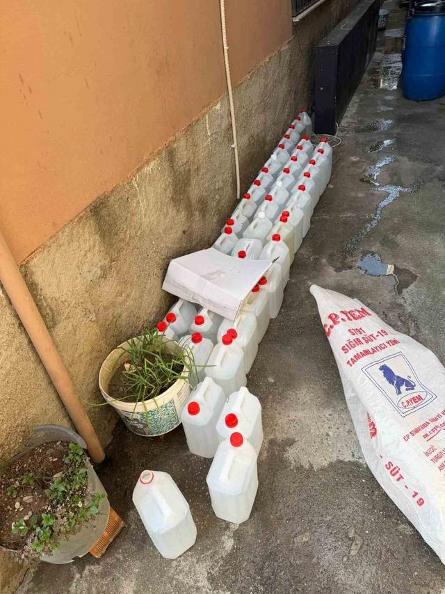 Adana’da sahte alkol operasyonu: 1 ton etil alkol ele geçirildi 4