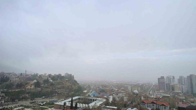 Bursa&rsquo;da şehrin &uuml;zerine sis &ccedil;&ouml;kt&uuml; 4