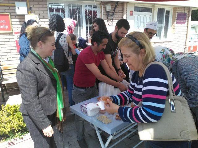 Yenikent Muhtarı Nezahat Nazik’ten lokma ikramı