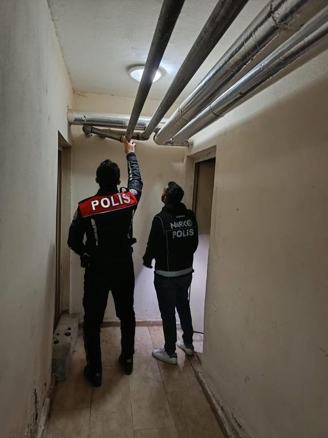 Şırnak&rsquo;ta kargoda likit uyuşturucu ele ge&ccedil;irildi 2