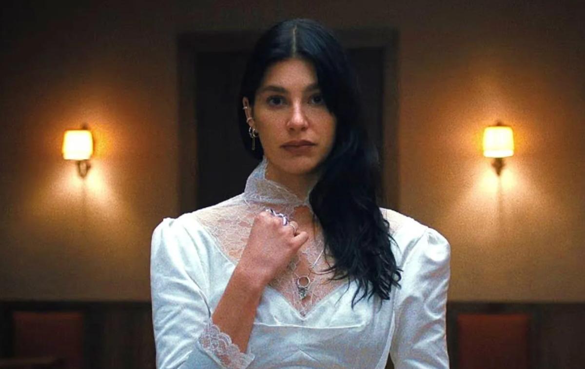 Camila Morrone Netflix dizisiyle zirvede! &ldquo;T&uuml;m zamanların en iyilerinden&rdquo; yorumu 3