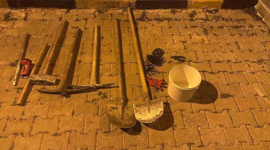 Ka&ccedil;ak kazıya su&ccedil;&uuml;st&uuml;: 5 g&ouml;zaltı