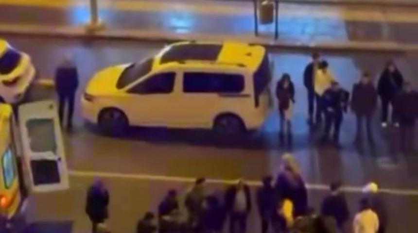 Diyarbakır&rsquo;da otomobil motosiklete &ccedil;arptı: 1 yaralı