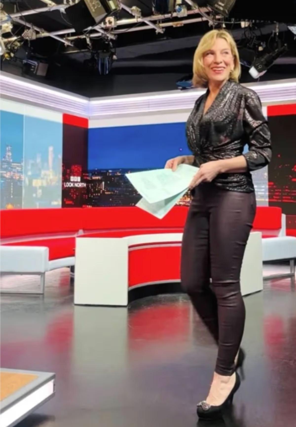 Ünlü sunucunun giydiği deri pantolona eleştiri yağdı! 1