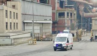 Kocaeli'de fabrikada y&uuml;ksekten d&uuml;şen 4 iş&ccedil;i yaralandı