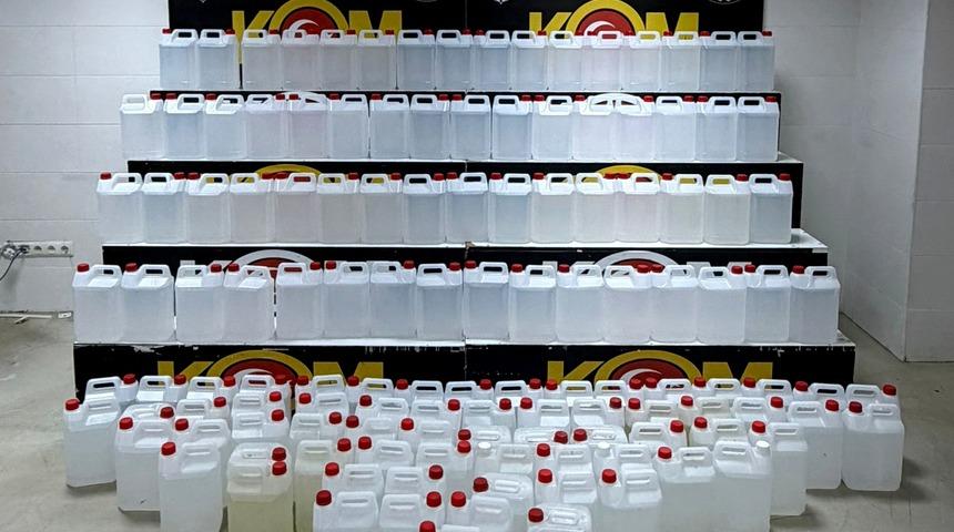 Adana'da ka&ccedil;ak 1865 litre etil alkol ele ge&ccedil;irildi
