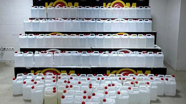 Adana'da kaçak 1865 litre etil alkol ele geçirildi