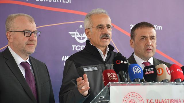 Bakan Uraloğlu a&ccedil;ıkladı! Ankara-İstanbul YHT'de s&uuml;re kısalıyor
