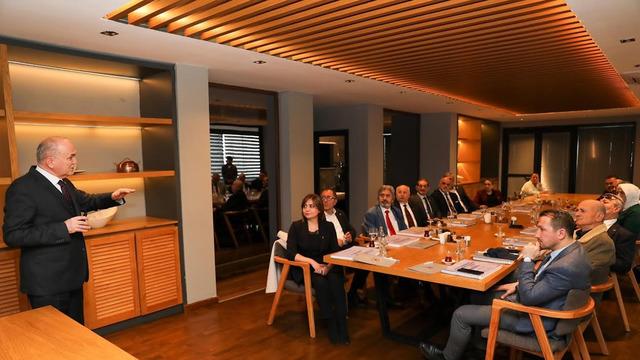 Düzce Belediye Başkanı Özlü, siyasi parti il başkanlarını aynı masada buluşturdu: Diyalog halinde olalım