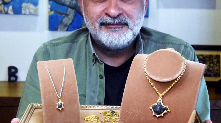 Meteorit takıları Las Vegas yolcusu