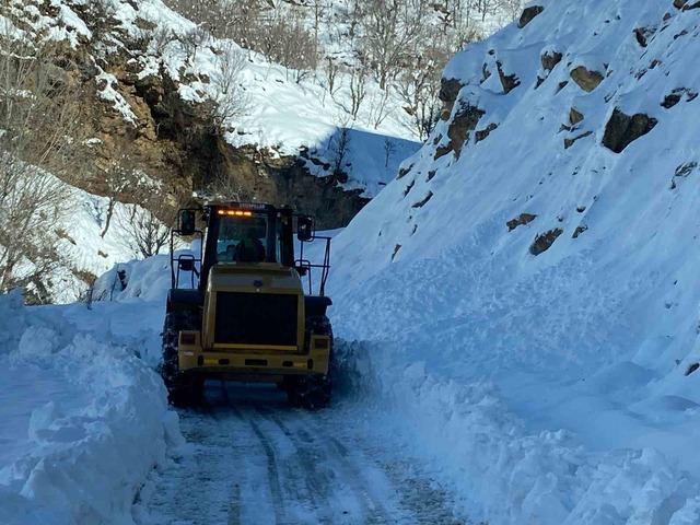 Batman&rsquo;da kapalı olan il&ccedil;eler arası yol ulaşıma a&ccedil;ıldı 3