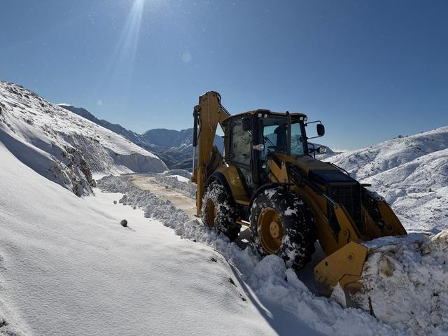 Batman&rsquo;da kapalı olan il&ccedil;eler arası yol ulaşıma a&ccedil;ıldı 2