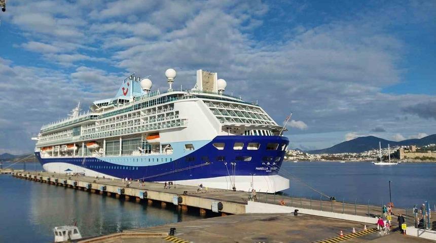 Sezonun ikinci kuruvaziyer gemisi Bodrum&rsquo;a geldi