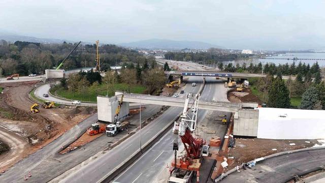 Kocaeli’de 700 tonluk vinçle 9 saatlik gece operasyonu 5