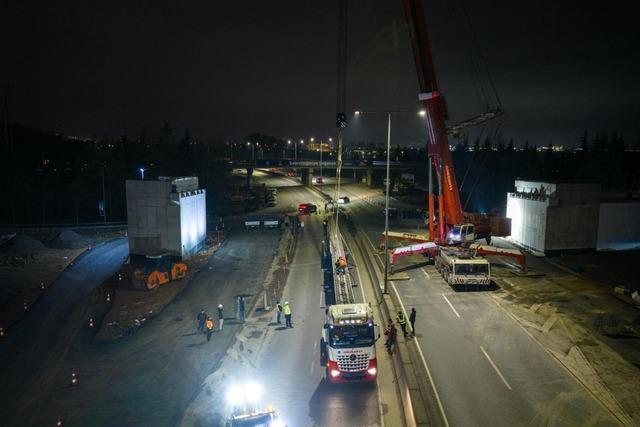 Kocaeli’de 700 tonluk vinçle 9 saatlik gece operasyonu 4