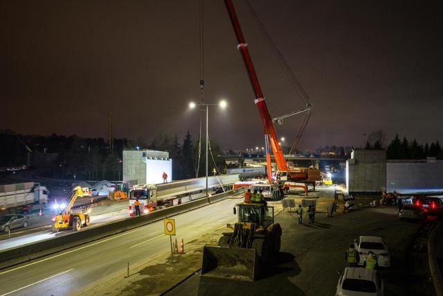 Kocaeli’de 700 tonluk vinçle 9 saatlik gece operasyonu 1