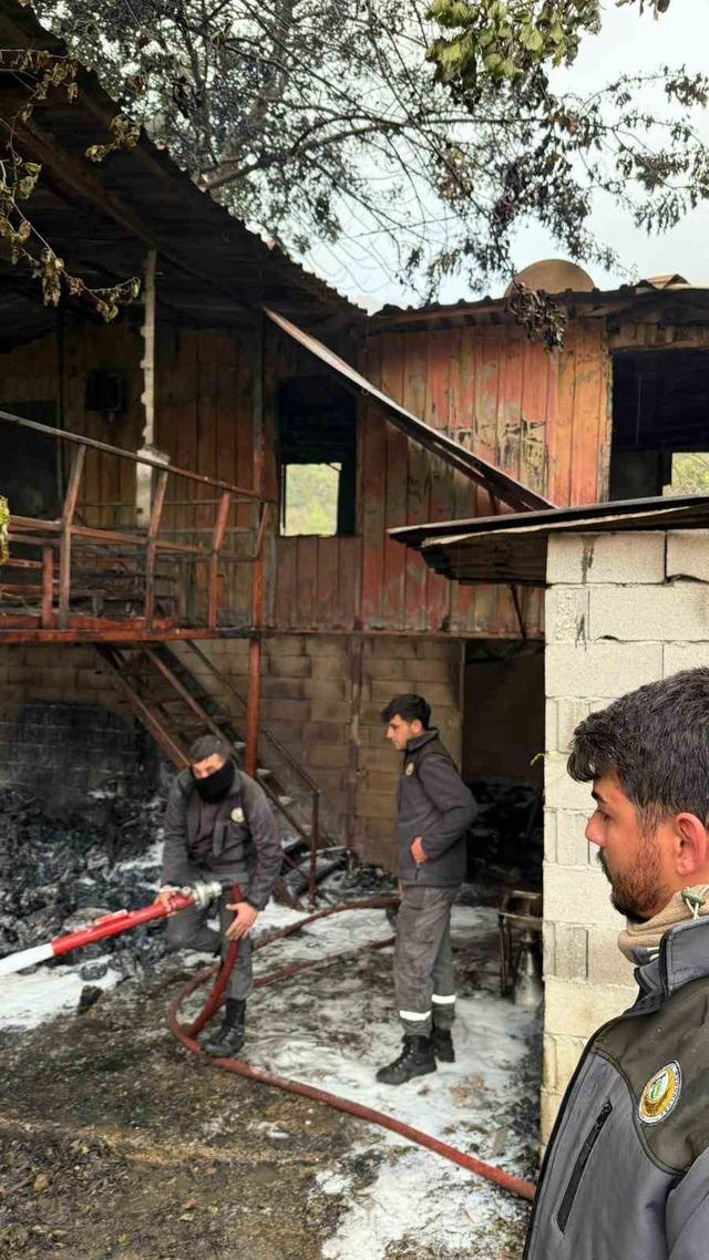 Alanya&rsquo;da m&uuml;stakil ev yangını korkuttu 3