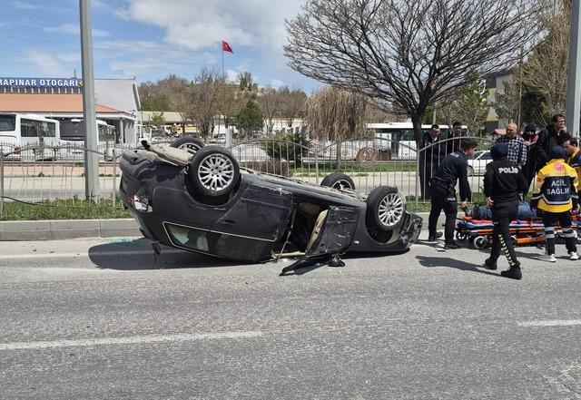 Karapınar’da kontrolden çıkan otomobil takla attı: 2 yaralı 1