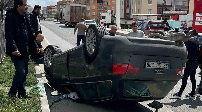 Karapınar&rsquo;da kontrolden &ccedil;ıkan otomobil takla attı: 2 yaralı