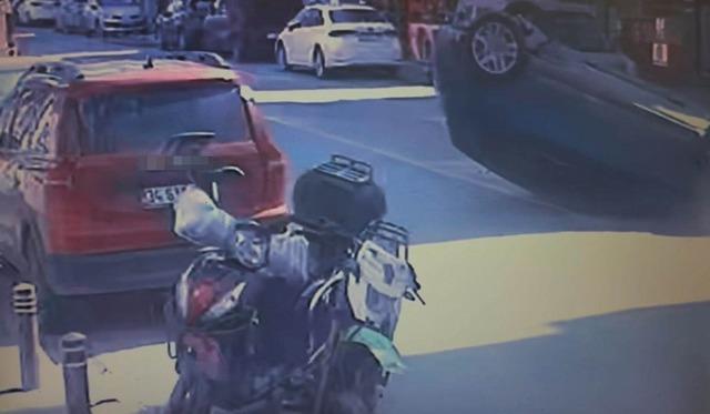 Otomobil park halindeki araca çarpıp takla attı 2