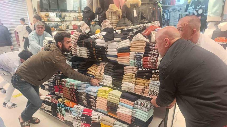 Antalya&rsquo;da iş merkezinde yangın paniği