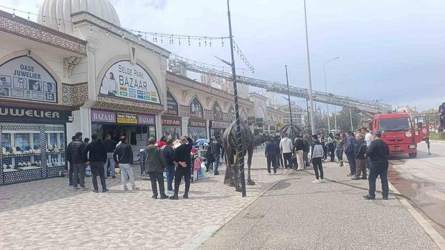 Antalya’da iş merkezinde yangın paniği 4