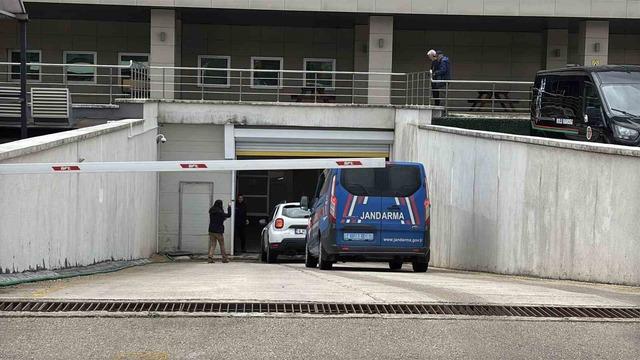 Bolu Belediyesi’nde yürütülen soruşturmada gözaltına alınan 3 kişi adliyeye sevk edildi 2