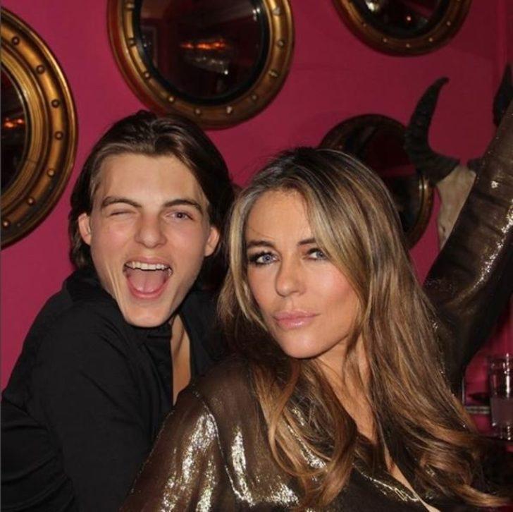 Seksi yıldızın oğluyla verdiği poz olay yarattı G1