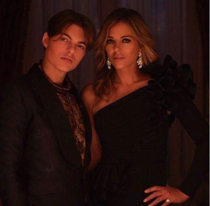 Seksi yıldızın oğluyla verdiği poz olay yarattı G5