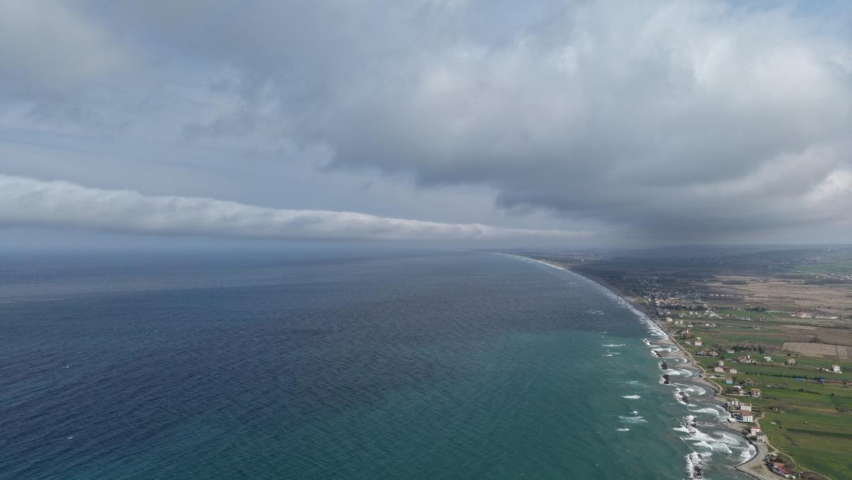 Nadir görülüyor! Karadeniz de rulo bulut oluştu 1