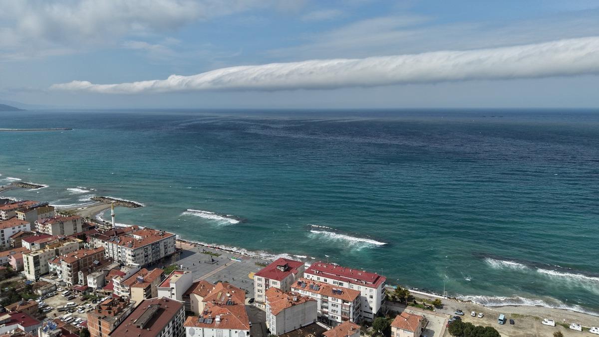 Nadir görülüyor! Karadeniz de rulo bulut oluştu 2