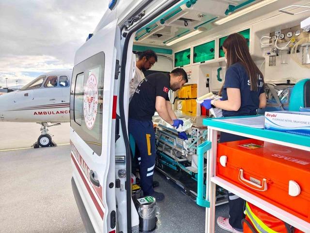 Kalp hastası bebek ambulans u&ccedil;akla İstanbul&rsquo;a sevk edildi 3
