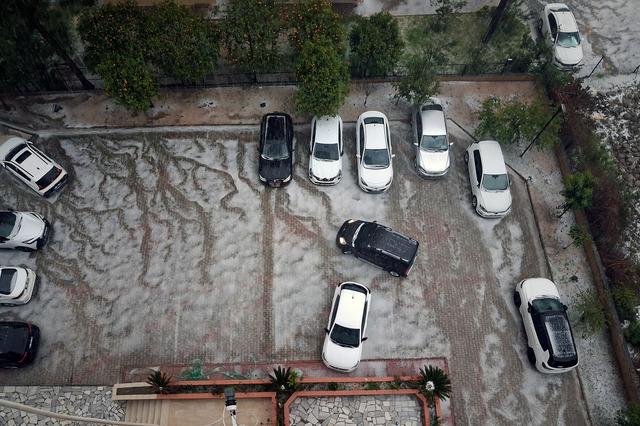 Adana’da sağanak ve dolu yağışı etkili oldu