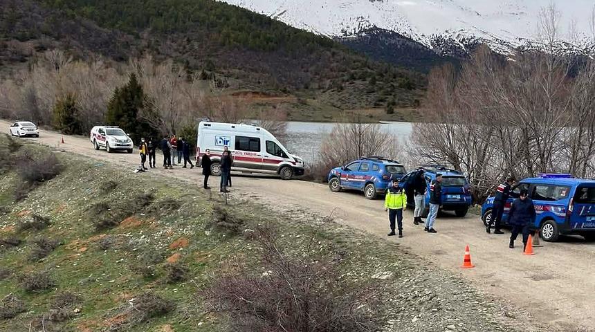 G&ouml;lette sır &ouml;l&uuml;m! Kimliği belirsiz kadın cesedi bulundu