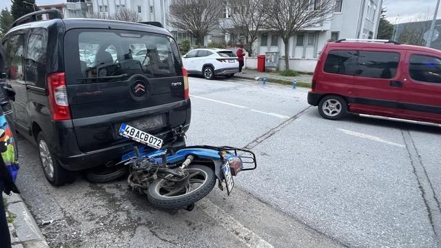 Çarpmamak için kaçtı, başka araca çarptıı